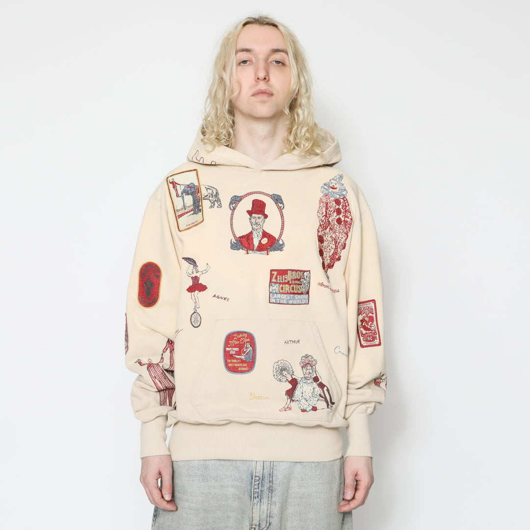 サミュエル ゼリグ　GALLERY 002 HOODIE Samuel Zelig Circus Hoodie | Beige | Canoe Club